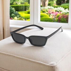 Vintage Small Cat Eye Sunglasses for Women – Retro Designer Shades, UV400 Protection, Chic Tiny Frames, Timeless Glamour & Confidence.