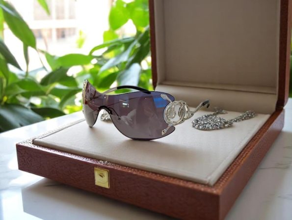 Oversized Frameless Sunglasses | Tinted Lens with Snake Detail | Elegant Summer Eyewear | Modern Fashion Accessory | Gift Idea for Her